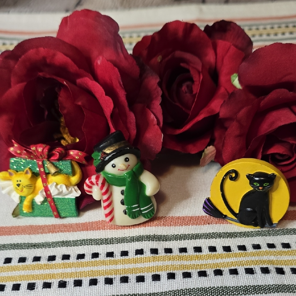 3 Brooch Lot, Cat in a present, a Snowman & 1 Black Cat, vtg